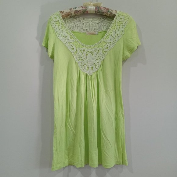 Lime green top with floral detailing - Picture 1 of 4